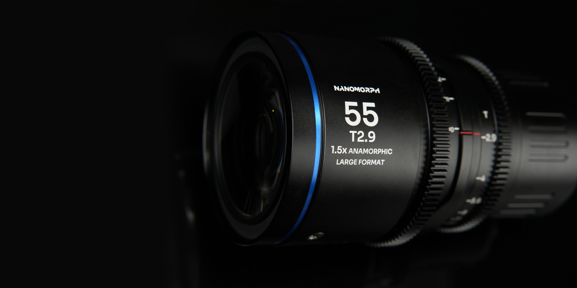 Obiektyw Laowa Nanomorph 55 mm T2,9 1,5x LF Blue do Arri PL / Canon EF zdjęcie produktowe na czarnym tle